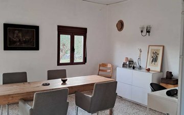 Property slide 32
