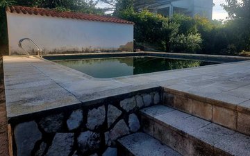 Property slide 32