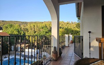Property slide 32