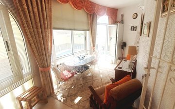 Property slide 32
