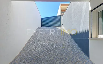 Property slide 32