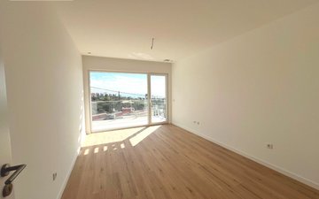 Property slide 32