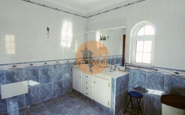 Property slide 32