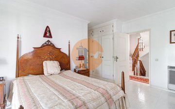 Property slide 32