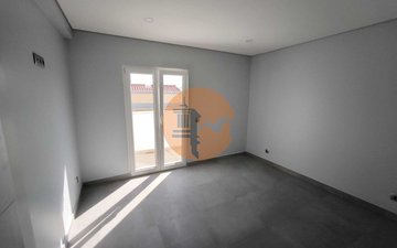 Property slide 32