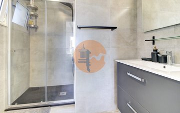 Property slide 32
