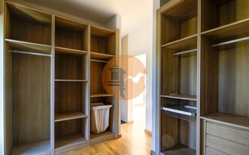 Property slide 32