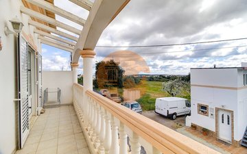Property slide 32