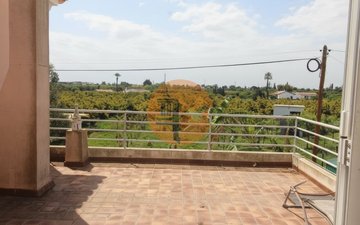 Property slide 32
