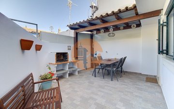 Property slide 32