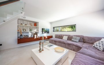 Property slide 32