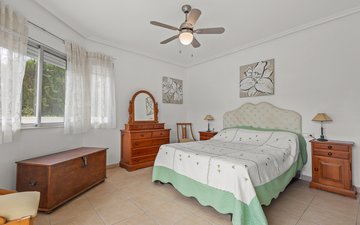 Property slide 32