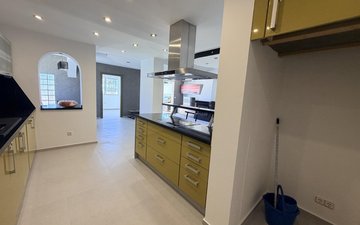 Property slide 10