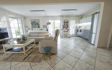 Property slide 19