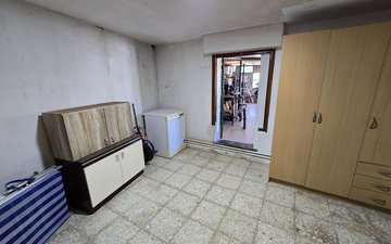 Property slide 25