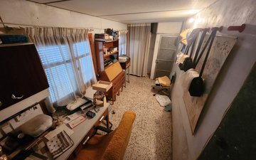 Property slide 32