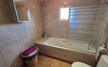 Property slide 32