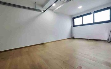 Property slide 32