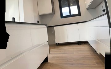 Property slide 32