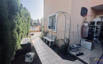 Property slide 16