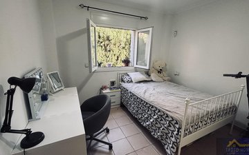 Property slide 32