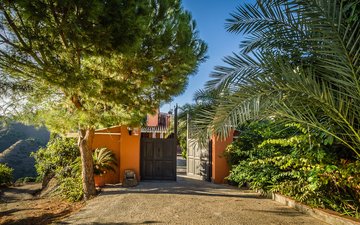 Property slide 50