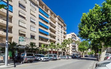 Property slide 32