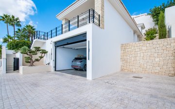 Property slide 32