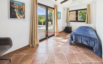 Property slide 25
