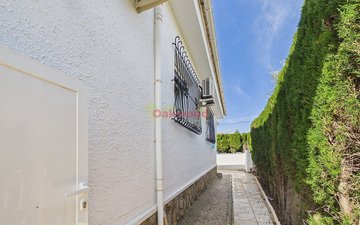 Property slide 32