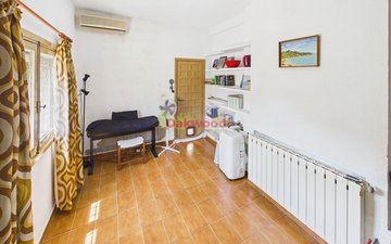 Property slide 17