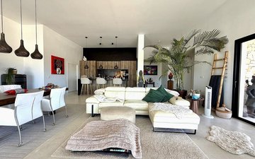 Property slide 14