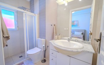 Property slide 32