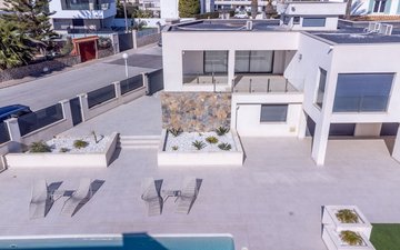 Property slide 32