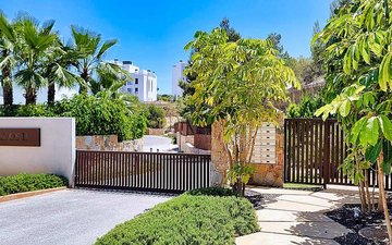 Property slide 32