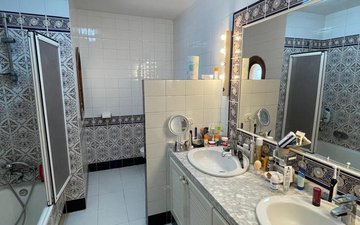 Property slide 25