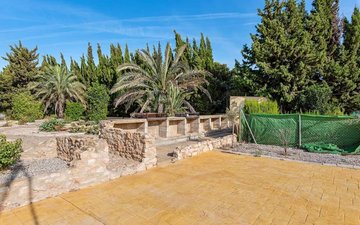 Property slide 32