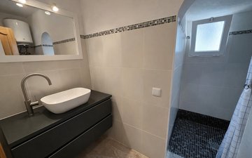 Property slide 32