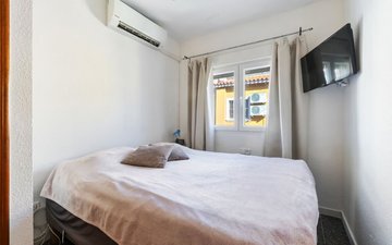 Property slide 10