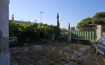 Property slide 32