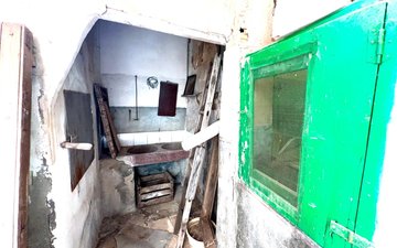 Property slide 32