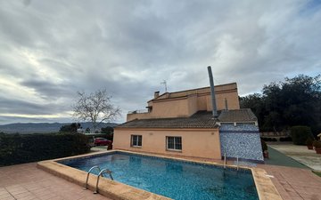 Property slide 32