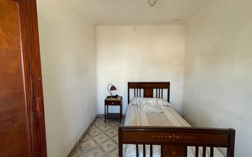 Property slide 32
