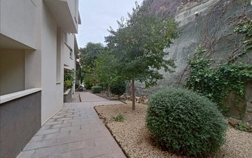 Property slide 22