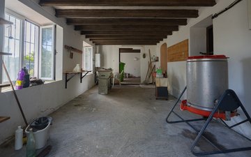 Property slide 32