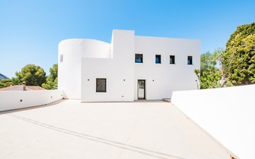Property slide 32