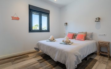 Property slide 32