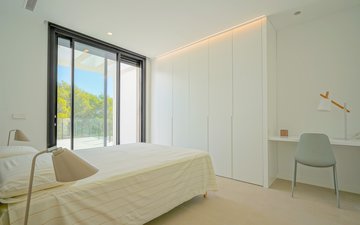 Property slide 32