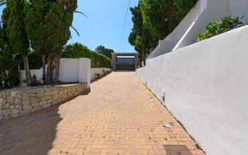 Property slide 32