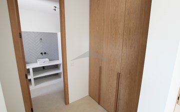 Property slide 32